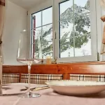 Berghaus Arlberg Mit Sauna Panoramablick Und Naehe Zur Piste Hotel Stuben am Arlberg