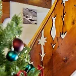 Berghaus Arlberg Mit Sauna Panoramablick Und Naehe Zur Piste Hotel