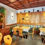 Hotel Berghaus Arlberg Mit Sauna Panoramablick Und Naehe Zur Piste 3*