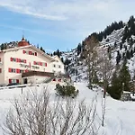 Berghaus Arlberg Mit Sauna Panoramablick Und Naehe Zur Piste Hotel 3*