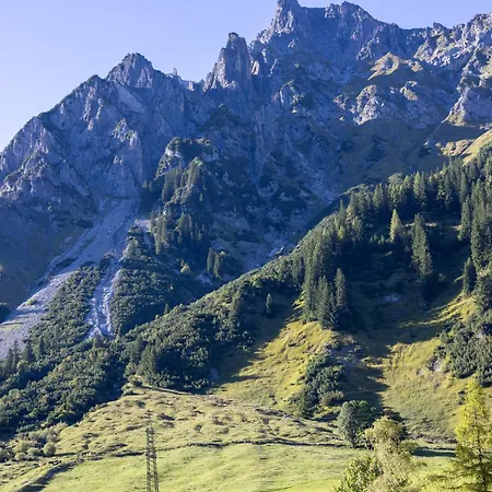 Berghaus Arlberg Mit Sauna Panoramablick Und Naehe Zur Piste Hotel
