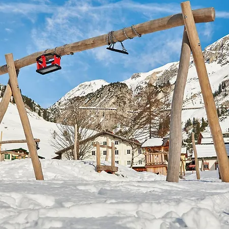 Hotel Berghaus Arlberg Mit Sauna Panoramablick Und Naehe Zur Piste 3*