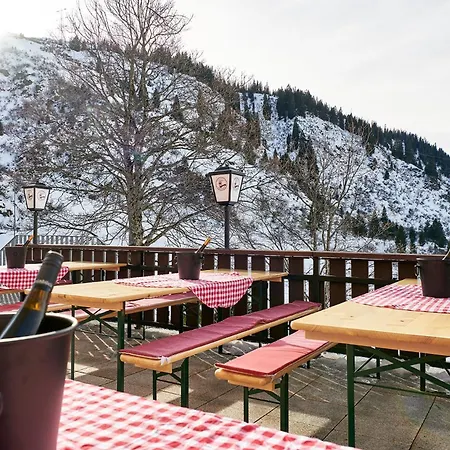 Hotel Berghaus Arlberg Mit Sauna Panoramablick Und Naehe Zur Piste